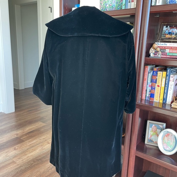 Vintage Black Velveteen  Lightweight Lined Opera Evening Swing Coat - Picture 5 of 8